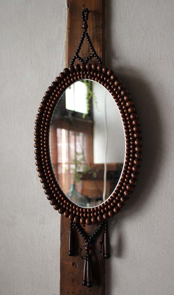 木珠で出来たレトロな鏡